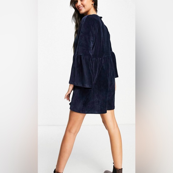 ASOS Design Cord Frill Sleeve Romper in Navy! NWT Size 4 - Picture 3 of 4